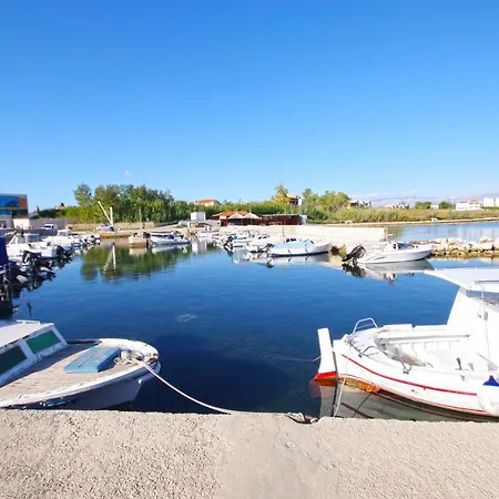 Laura * Privlaka (Zadar)