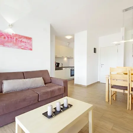 Laura * Privlaka (Zadar)