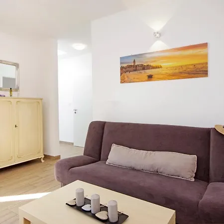 Laura Apartment *