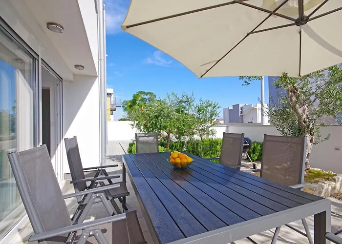 Laura Апартаменты *