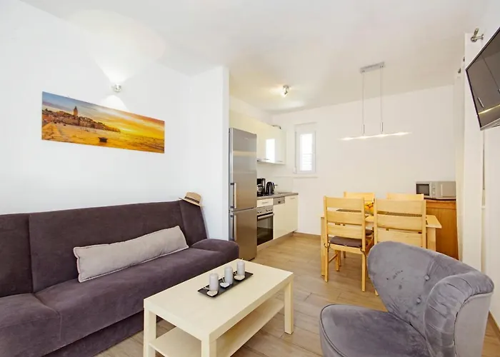 Laura Апартаменты Привлака