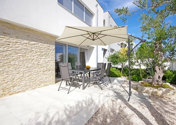 Laura Апартаменты *