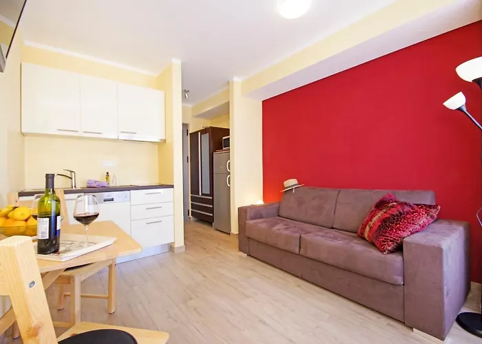 Laura Апартаменты *