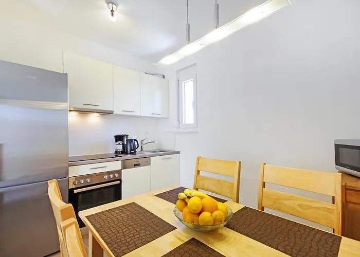 Laura Привлака