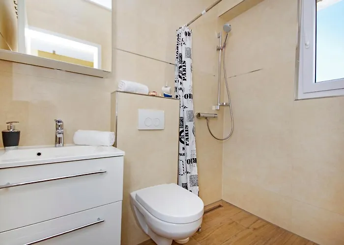 Laura Апартаменты Привлака