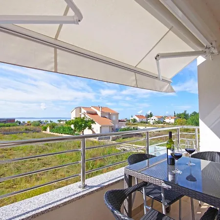 Laura * Privlaka (Zadar)