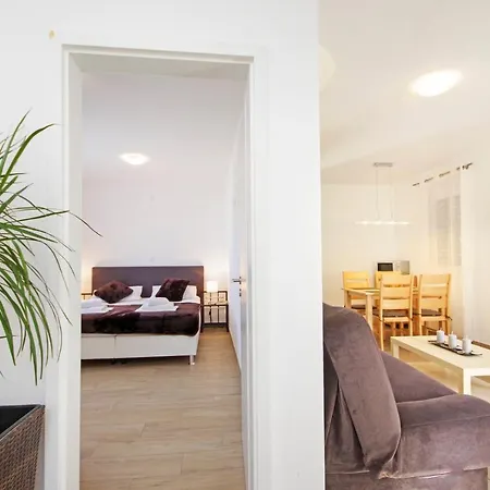 Laura * Privlaka (Zadar)