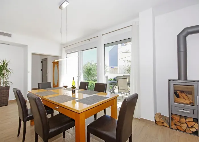 Laura Apartament *