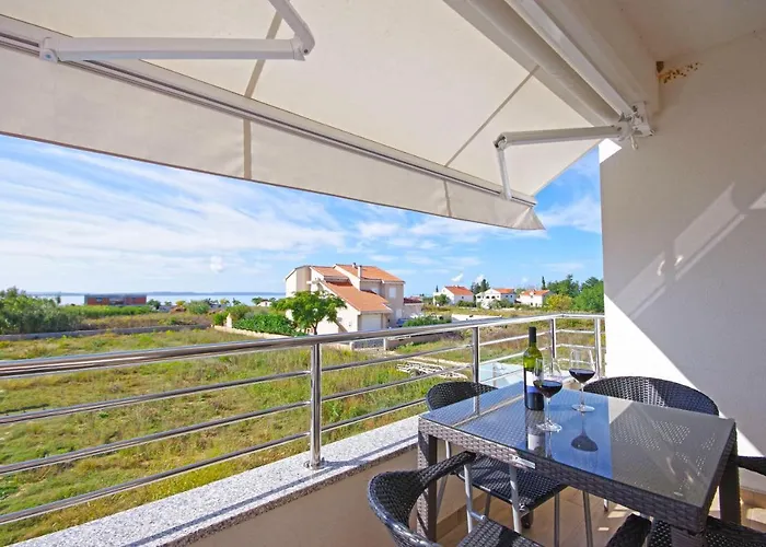 Laura * Privlaka (Zadar)