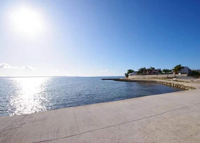 Laura * Privlaka (Zadar)