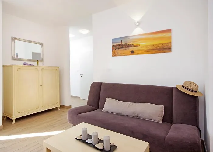 Laura Apartament *